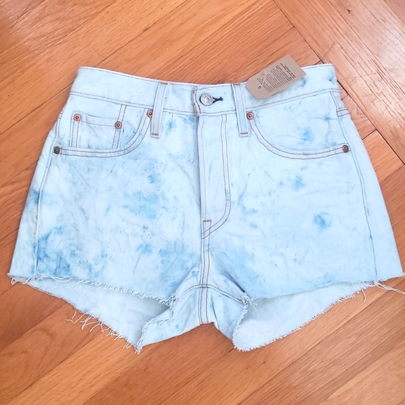 Levi's Women’s 501 High-Rise Shorts in Scribble Down - Picture 3 of 7